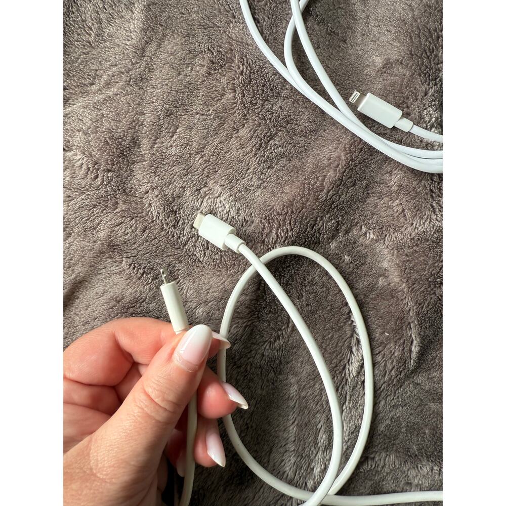 Apple charging wires bundle - Lightning to USB-C - 7 wires - Picture 2 of 5